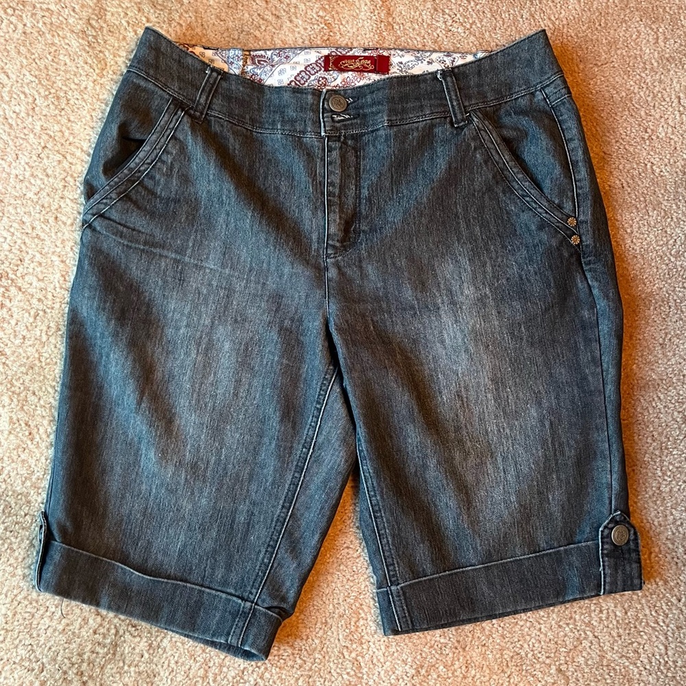 Jean Bermuda shorts 🩳 size 10 🩳 by one 5 one 🩳 EUC!